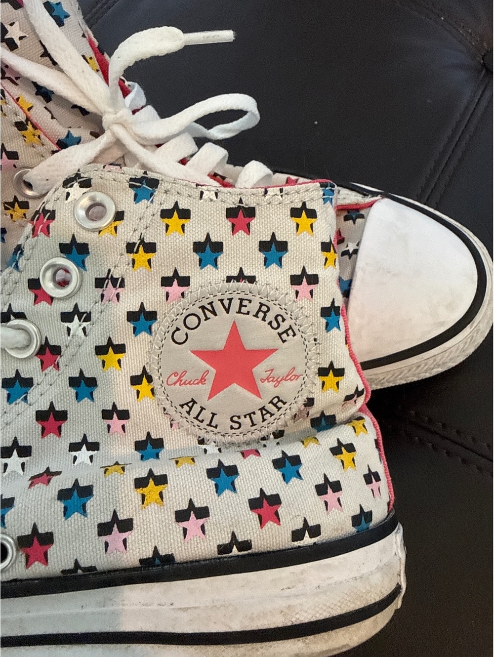 Converse Hightops Star Pattern - Picture 2 of 9